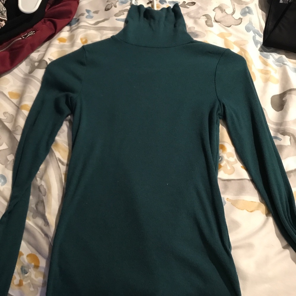 HOLLISTER TURTLENECK